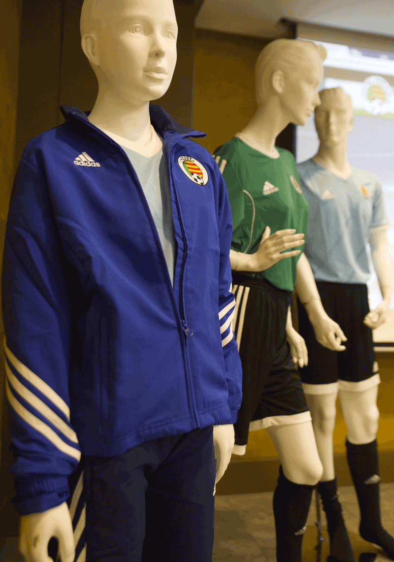 Presentación oficial equipaciones 2016