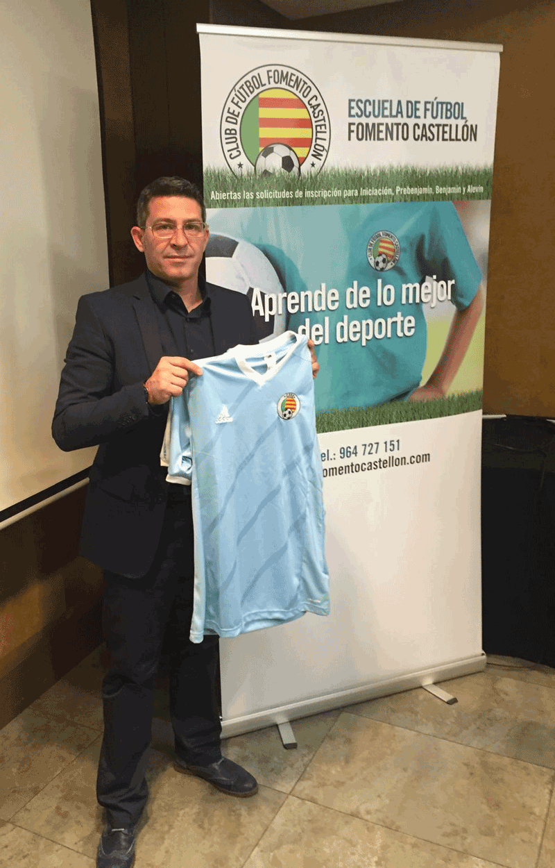 Presentación de la primera camiseta oficial del club
