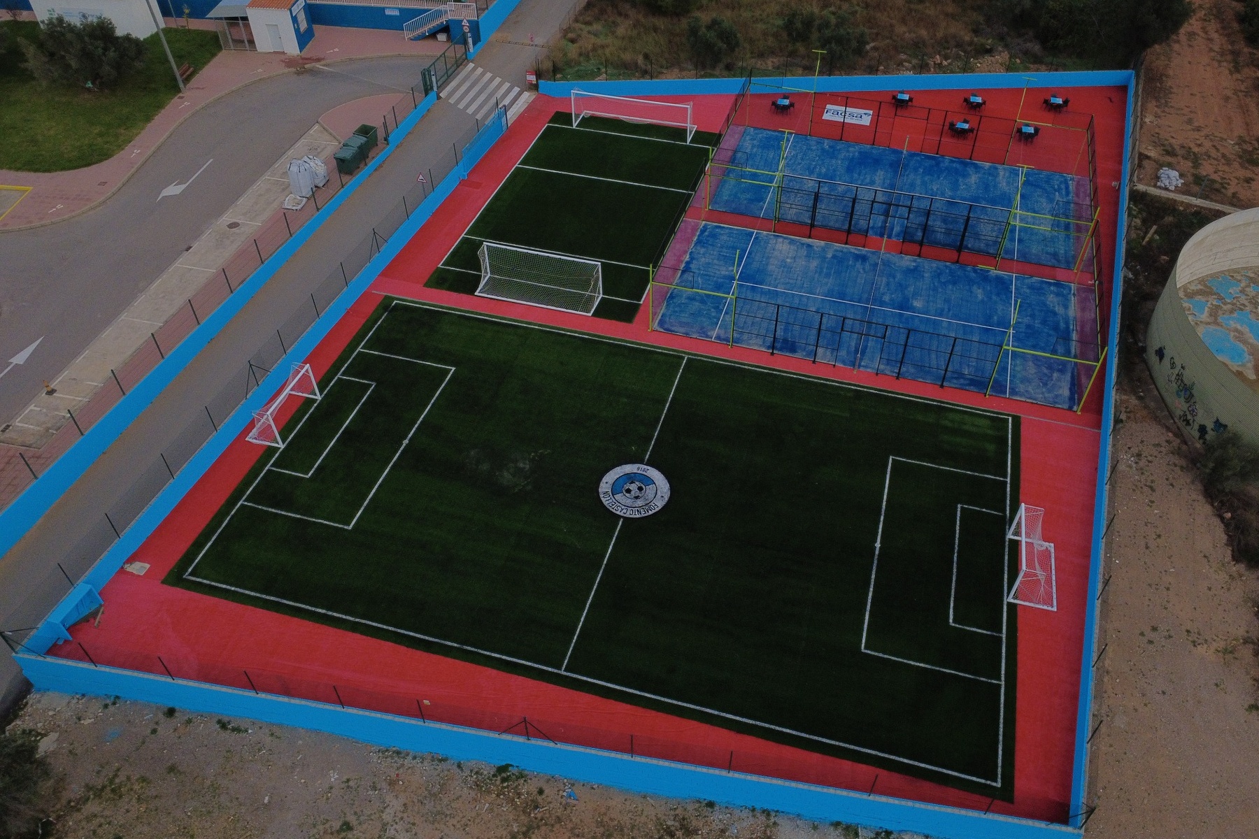Perspectiva 3D Elevada del Área de Pádel y Fútbol 5